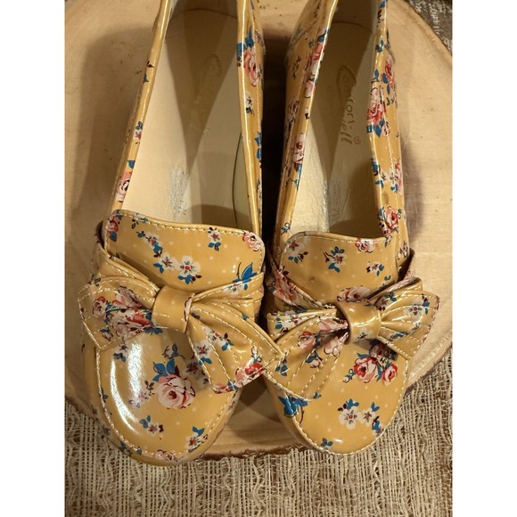 Beacon Comfort Well Bow Yellow Floral Women's Slip On Shoes Size 7W NEW - Picture 2 of 9